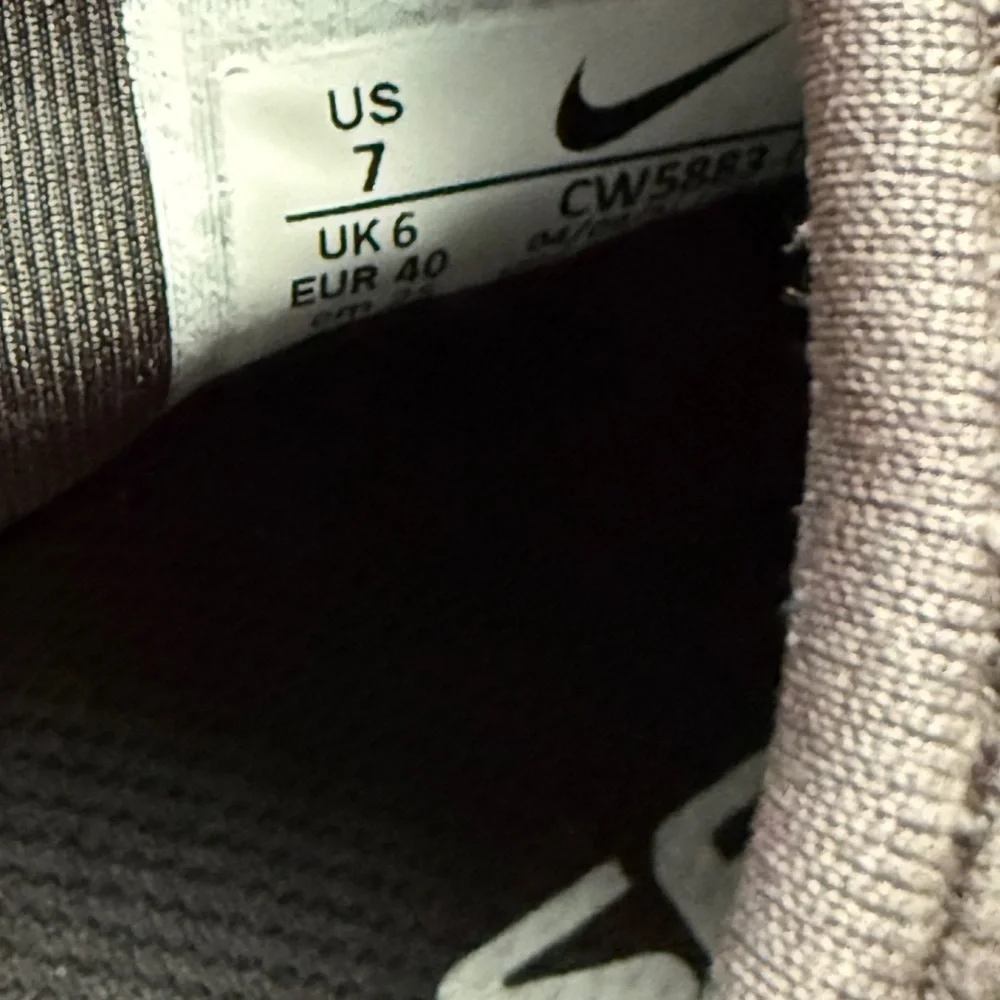 Nike Go FlyEase Black and White Mesh Gum Bottom Slip-Ons Women’s 7 ECU